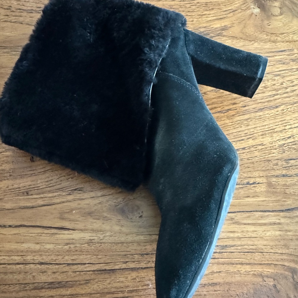 Rockport never worn Elegant Black Suede Ankle Boots size 9